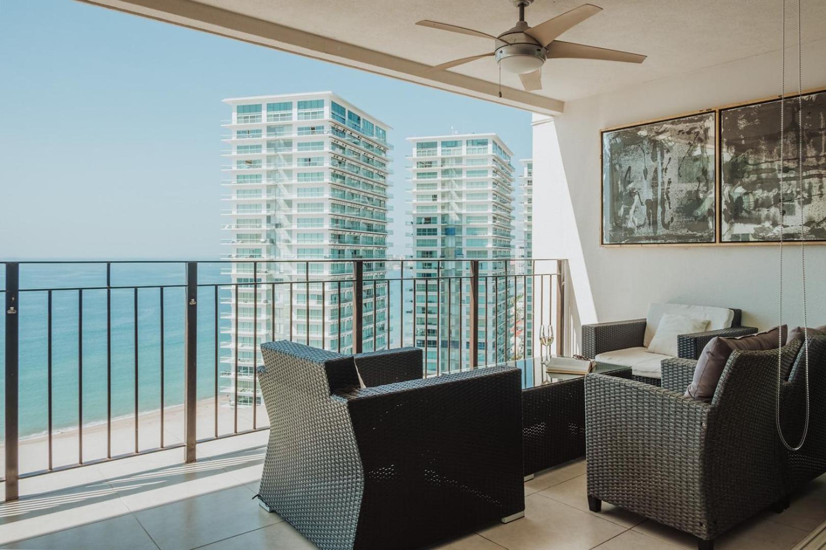 Grand Venetian Beachfront Condos Пуерто-Вальярта Екстер'єр фото