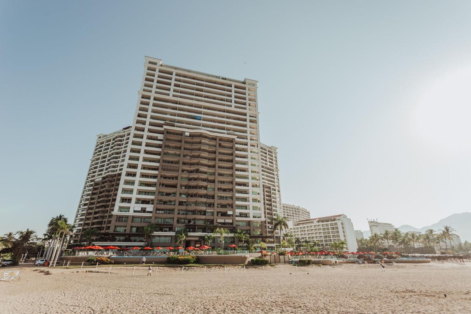 Grand Venetian Beachfront Condos Пуерто-Вальярта Екстер'єр фото